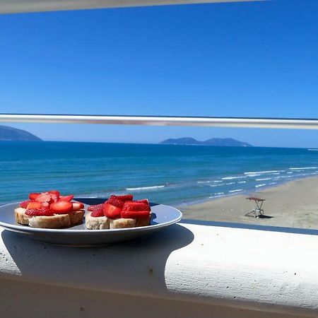 On The Beach Vlorë Exterior foto